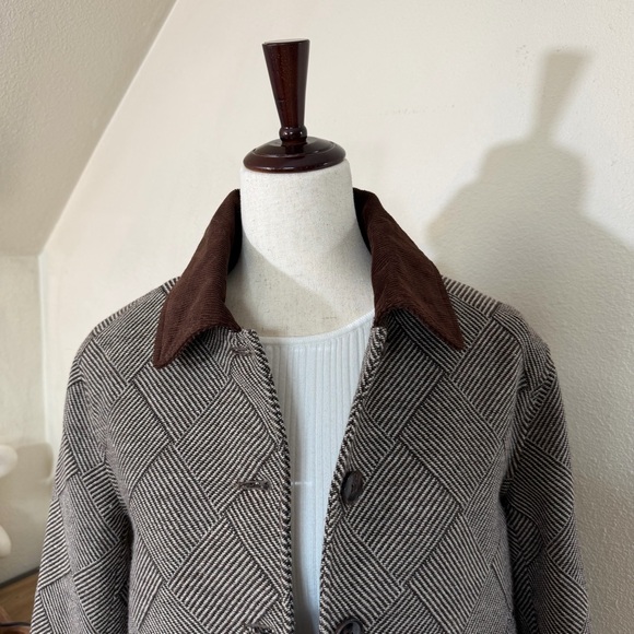 Elegant Brown Herringbone Blazer - Picture 3 of 7